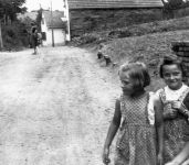 Sinthern  Kinder auf der Mühlenstraße um 1950