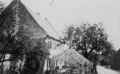 Manstedten-Domhof Giebelansicht (1920) .jpg