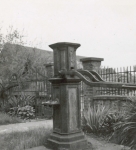 Wasserpumpe am Domhof in Manstedten (Foto von 1958)