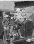 Sinthern LKW der Wehrmacht mit Kindern
